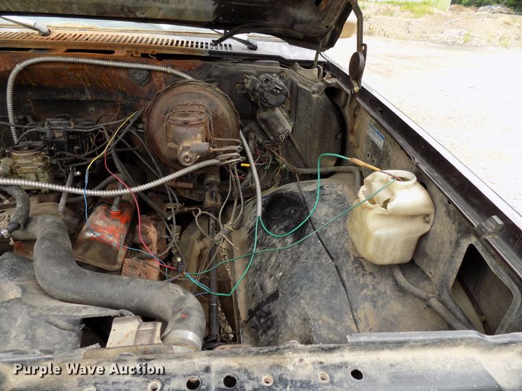 image for item FI9823 1984 Chevrolet Silverado 1500 flatbed pickup truck