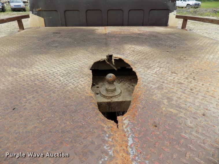 image for item FI9823 1984 Chevrolet Silverado 1500 flatbed pickup truck