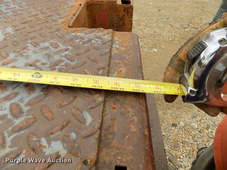 image for item FI9823 1984 Chevrolet Silverado 1500 flatbed pickup truck