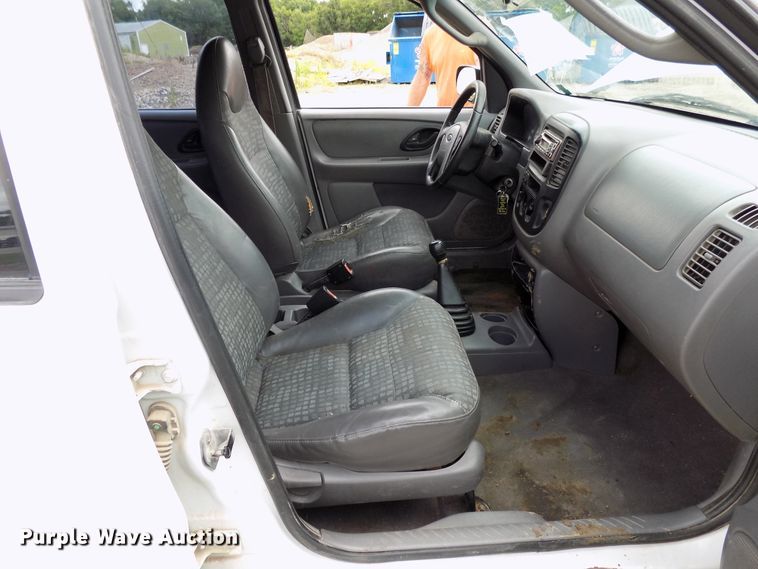 image for item FI9824 2001 Ford Escape SUV