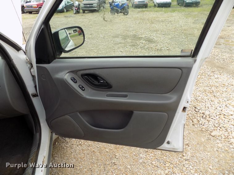 image for item FI9824 2001 Ford Escape SUV