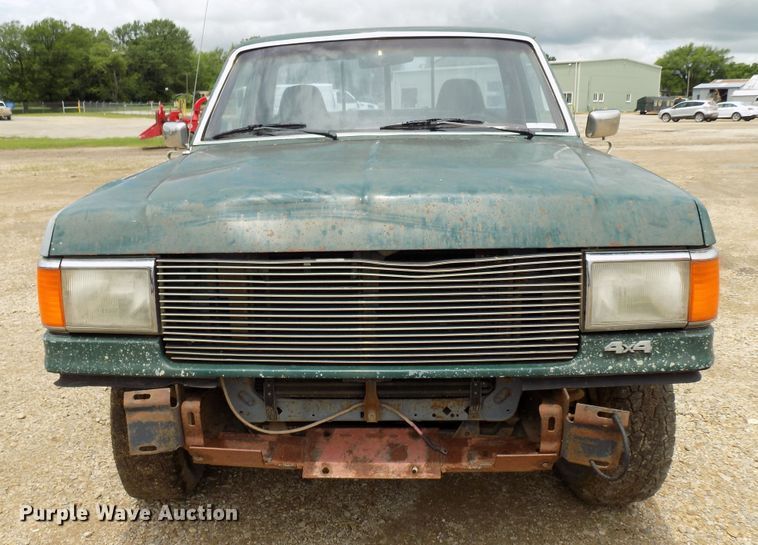 image for item FI9825 1988 Ford F150 pickup truck