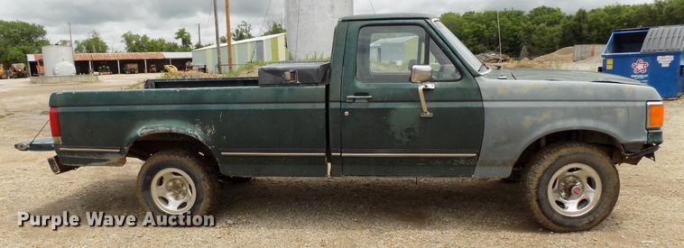 image for item FI9825 1988 Ford F150 pickup truck