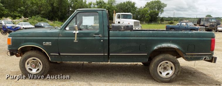 image for item FI9825 1988 Ford F150 pickup truck