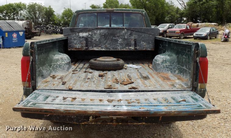 image for item FI9825 1988 Ford F150 pickup truck