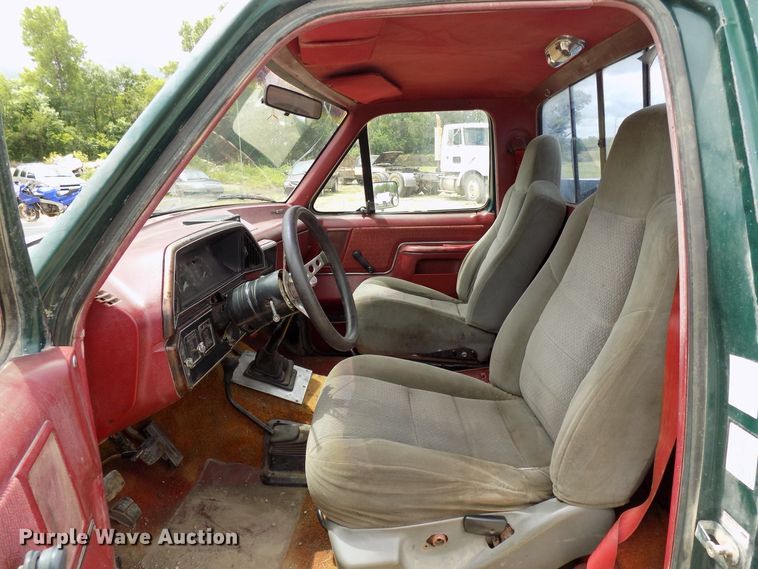 image for item FI9825 1988 Ford F150 pickup truck