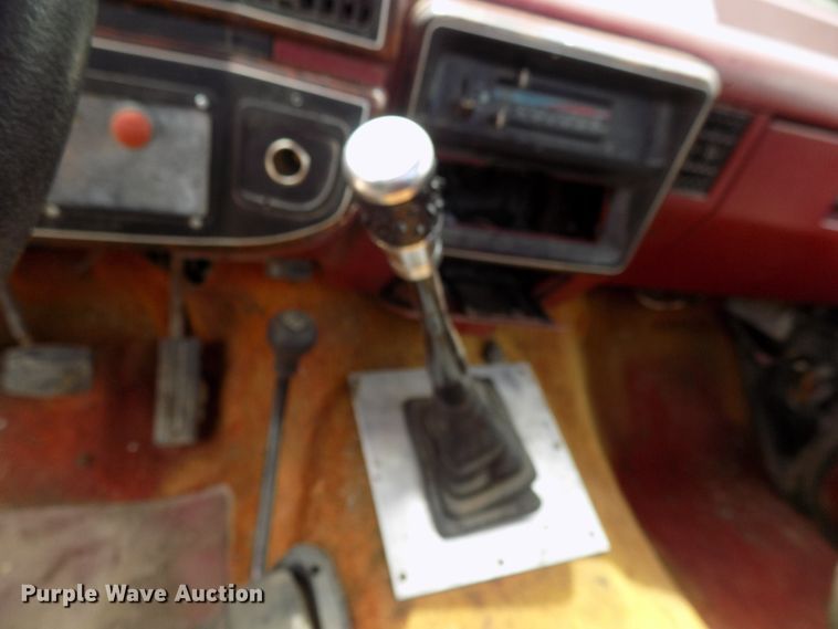 image for item FI9825 1988 Ford F150 pickup truck