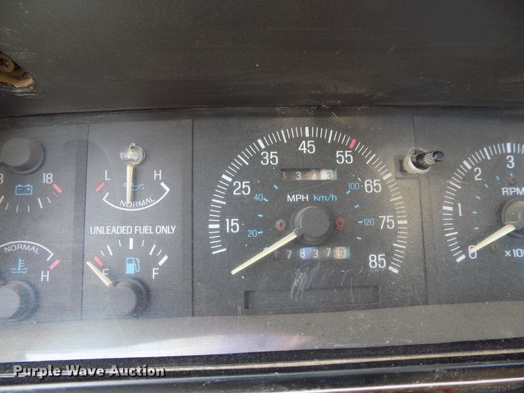 image for item FI9825 1988 Ford F150 pickup truck