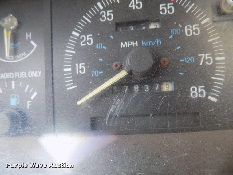 image for item FI9825 1988 Ford F150 pickup truck