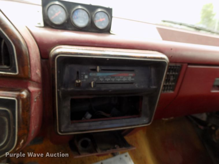 image for item FI9825 1988 Ford F150 pickup truck