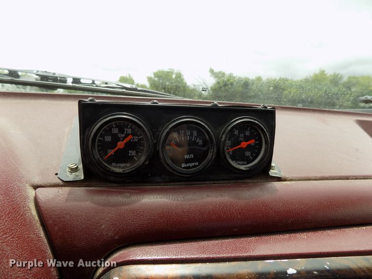 image for item FI9825 1988 Ford F150 pickup truck