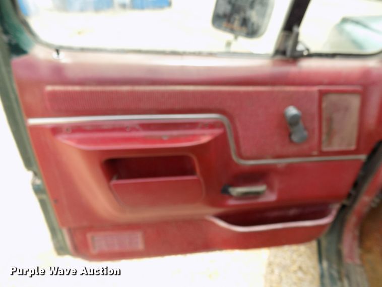 image for item FI9825 1988 Ford F150 pickup truck