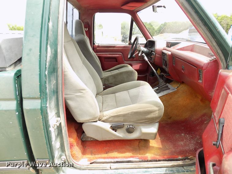 image for item FI9825 1988 Ford F150 pickup truck