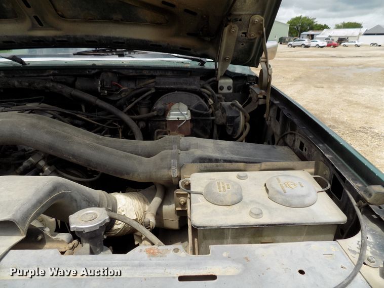 image for item FI9825 1988 Ford F150 pickup truck