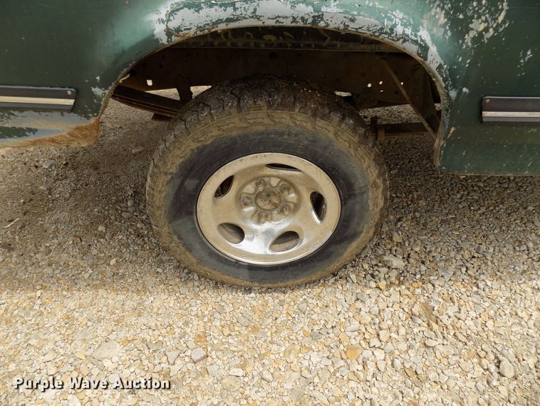 image for item FI9825 1988 Ford F150 pickup truck