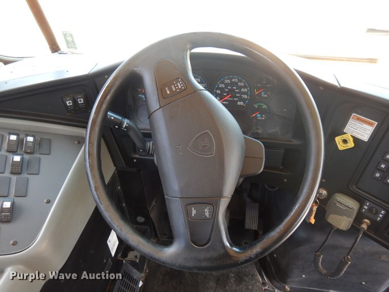 image for item FI9854 2005 International CE300 school bus