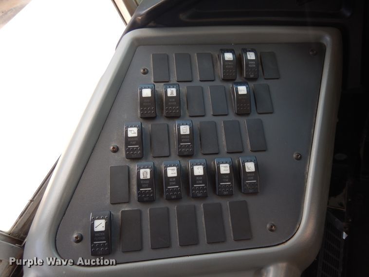 image for item FI9854 2005 International CE300 school bus