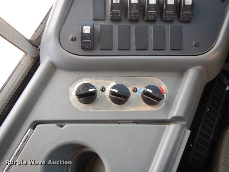 image for item FI9854 2005 International CE300 school bus