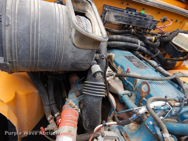 image for item FI9854 2005 International CE300 school bus