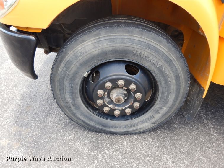 image for item FI9854 2005 International CE300 school bus