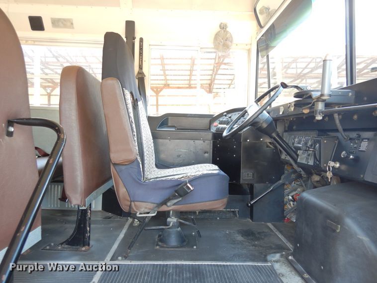 image for item FI9855 1999 International 3800 school bus