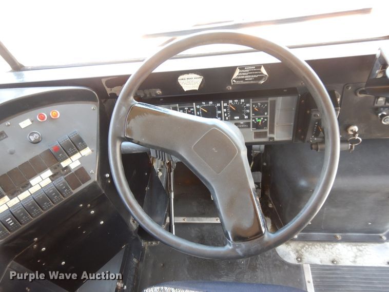 image for item FI9855 1999 International 3800 school bus