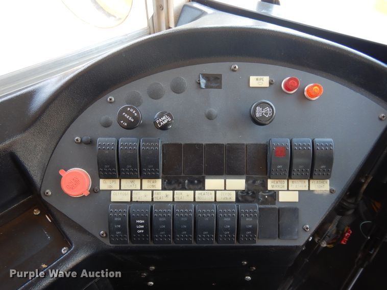 image for item FI9855 1999 International 3800 school bus