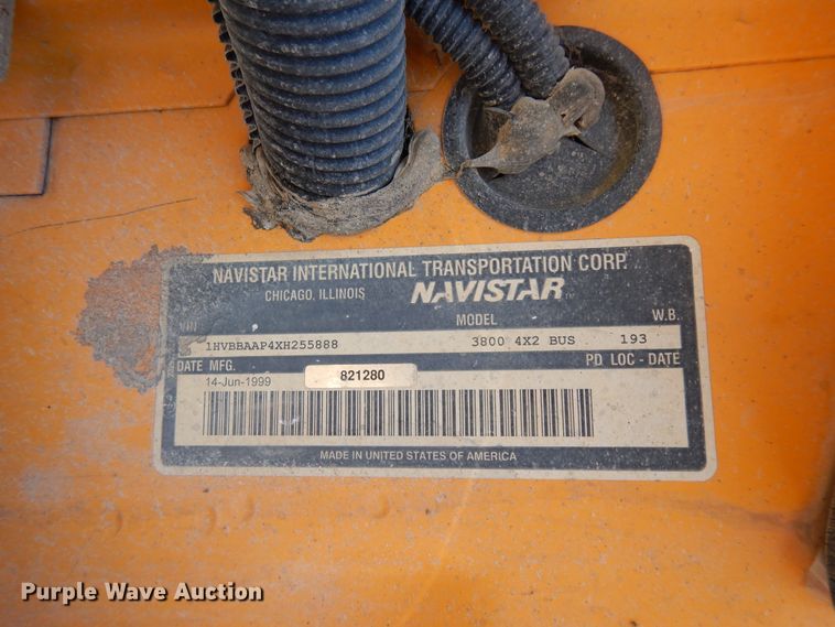 image for item FI9855 1999 International 3800 school bus