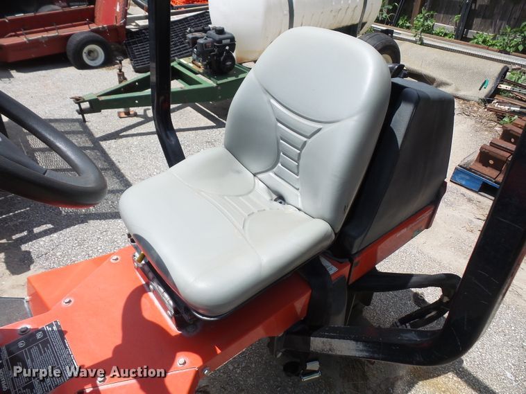image for item FJ9141 2009 Jacobsen Tri-King 1900D lawn mower