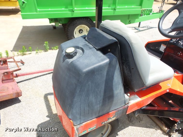 image for item FJ9141 2009 Jacobsen Tri-King 1900D lawn mower