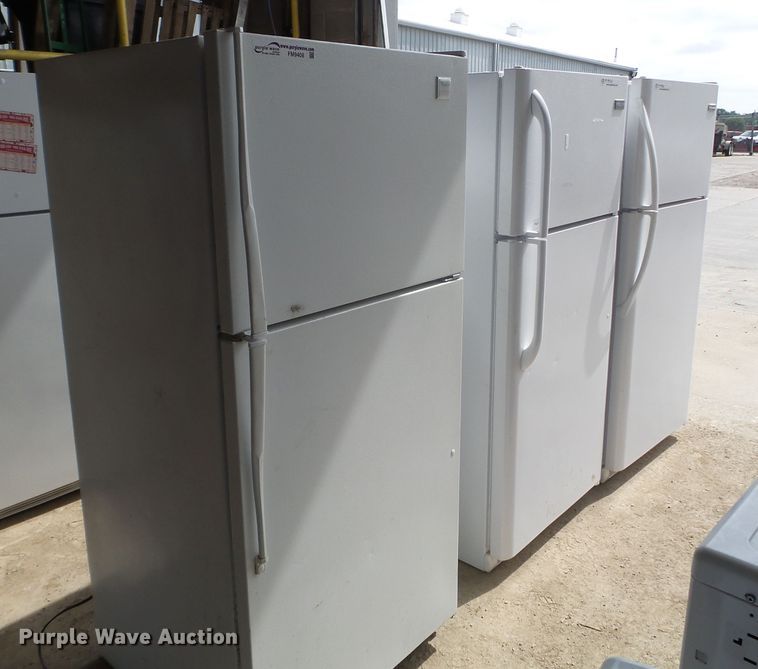 (3) refrigerators in Des Moines, IA Item FM9408 sold Purple Wave