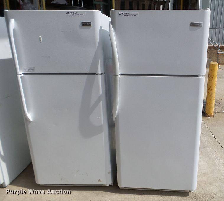 (3) refrigerators in Des Moines, IA Item FM9408 sold Purple Wave