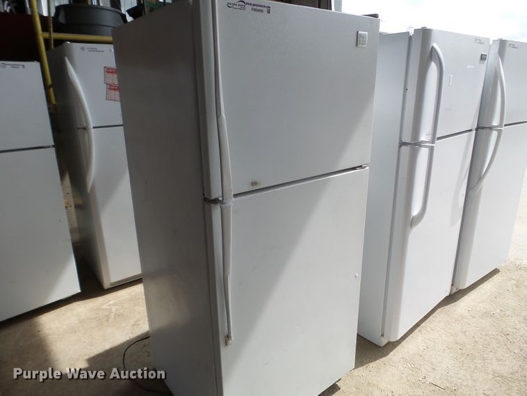 (3) refrigerators in Des Moines, IA Item FM9408 sold Purple Wave