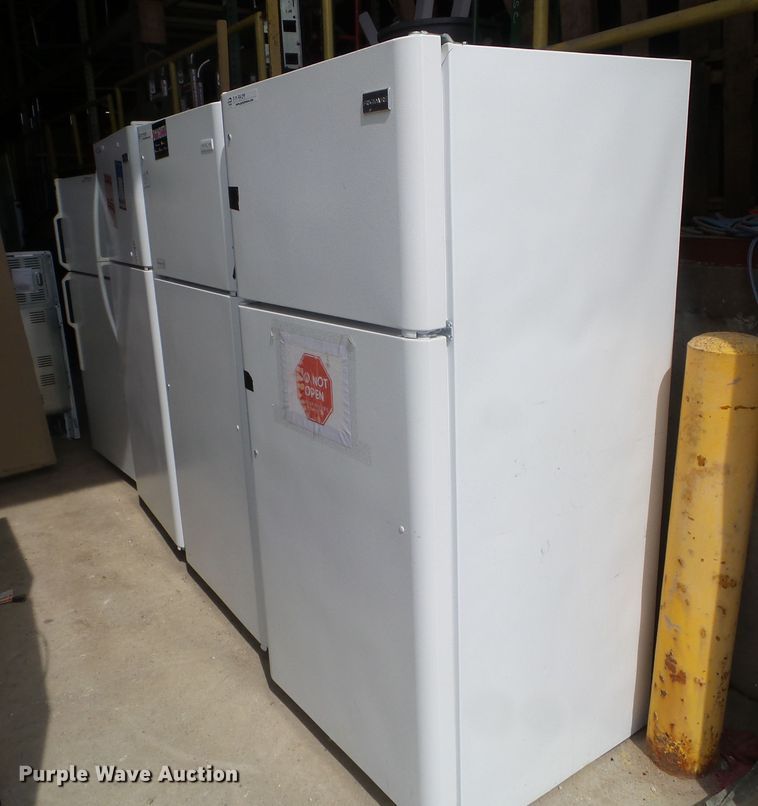 (4) refrigerators in Des Moines, IA Item FM9409 sold Purple Wave