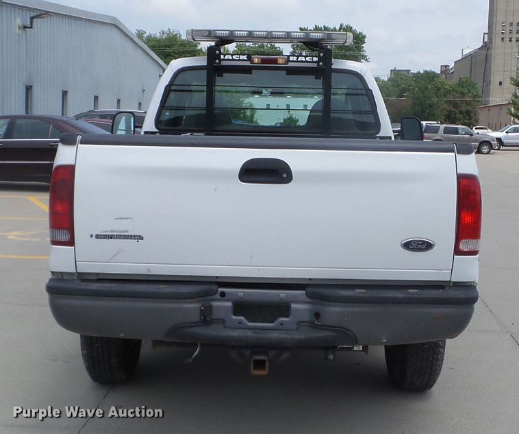 image for item FM9427 2003 Ford F250 Super Duty XL pickup truck