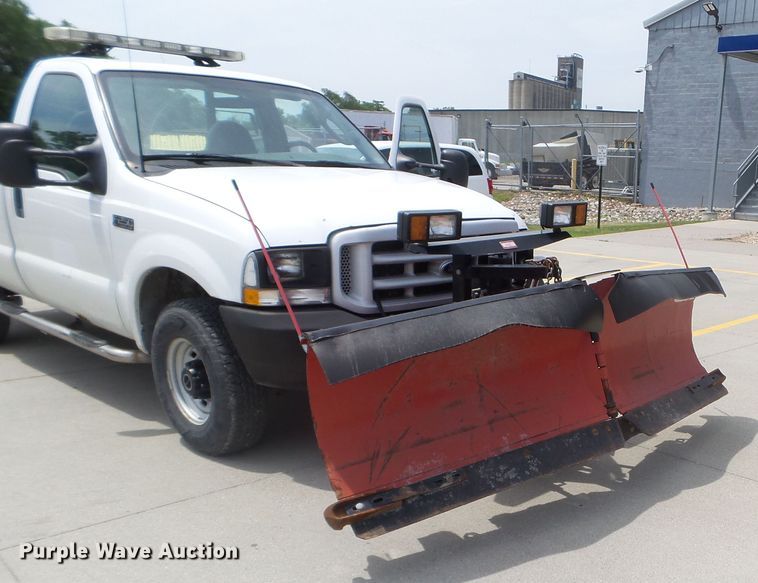 image for item FM9427 2003 Ford F250 Super Duty XL pickup truck