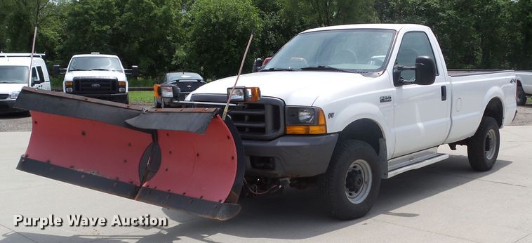 image for item FM9428 2001 Ford F250 Super Duty XL pickup truck