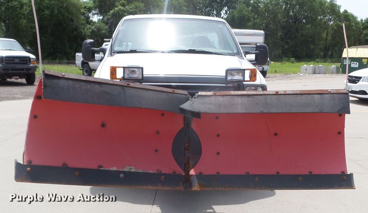 image for item FM9428 2001 Ford F250 Super Duty XL pickup truck