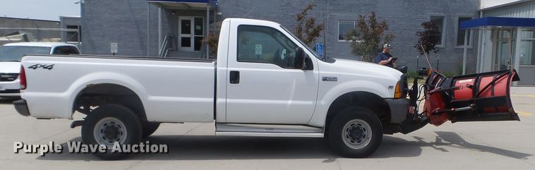 image for item FM9428 2001 Ford F250 Super Duty XL pickup truck