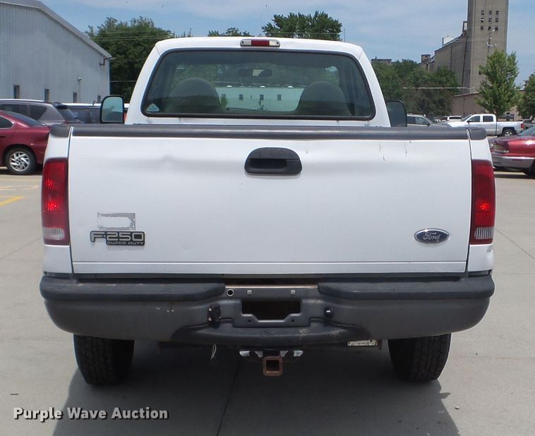image for item FM9428 2001 Ford F250 Super Duty XL pickup truck