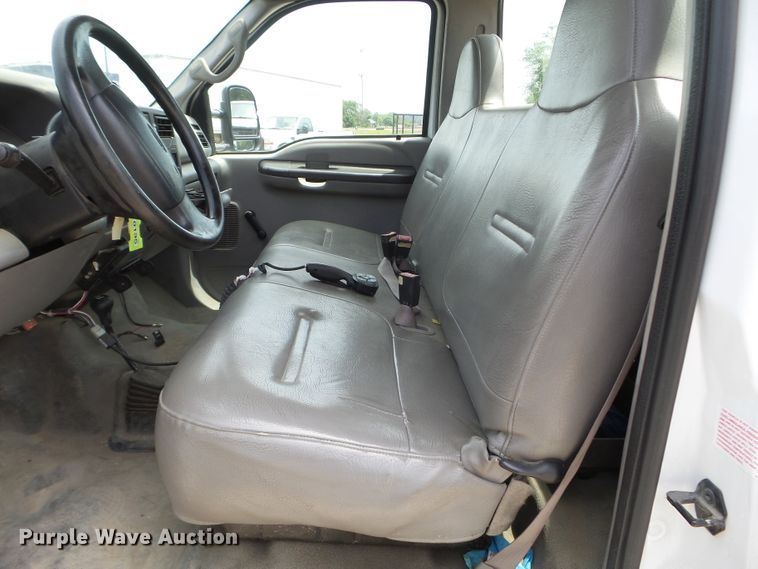 image for item FM9428 2001 Ford F250 Super Duty XL pickup truck