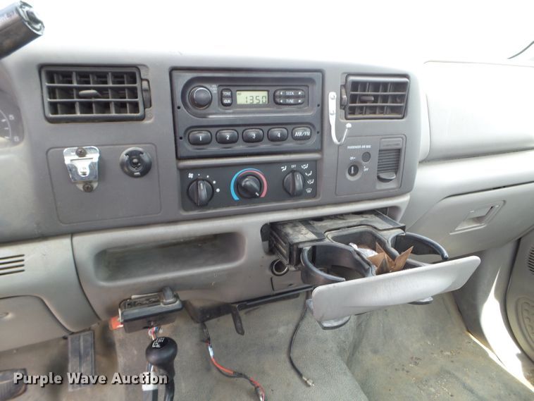 image for item FM9428 2001 Ford F250 Super Duty XL pickup truck