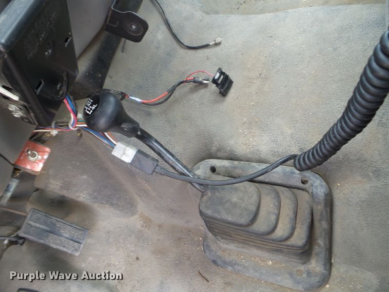 image for item FM9428 2001 Ford F250 Super Duty XL pickup truck