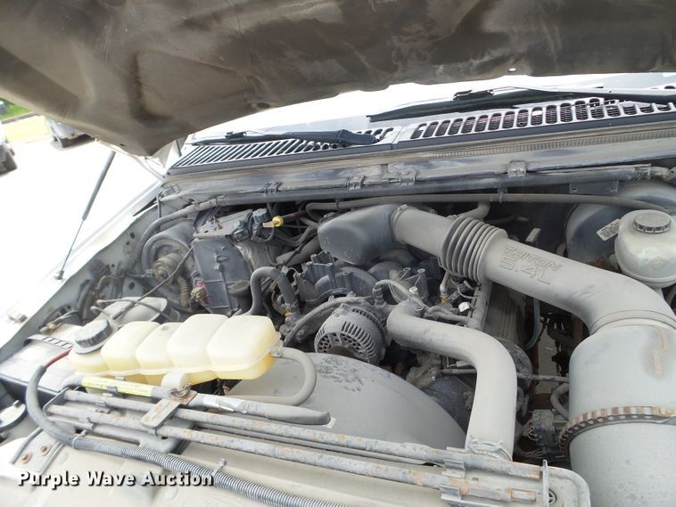 image for item FM9428 2001 Ford F250 Super Duty XL pickup truck