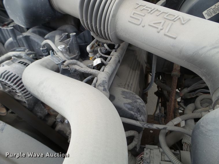 image for item FM9428 2001 Ford F250 Super Duty XL pickup truck