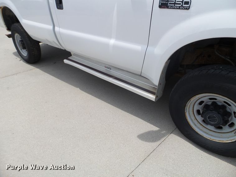 image for item FM9428 2001 Ford F250 Super Duty XL pickup truck