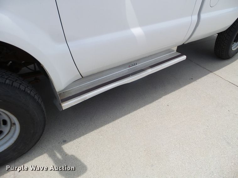 image for item FM9428 2001 Ford F250 Super Duty XL pickup truck