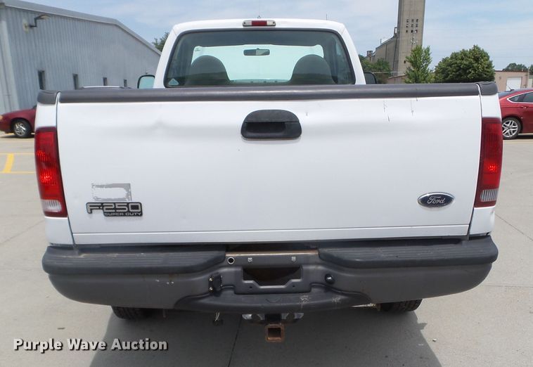 image for item FM9428 2001 Ford F250 Super Duty XL pickup truck