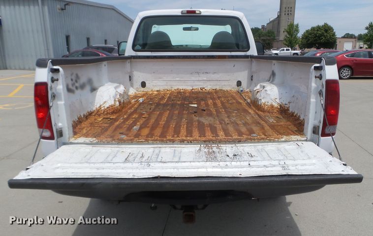 image for item FM9428 2001 Ford F250 Super Duty XL pickup truck