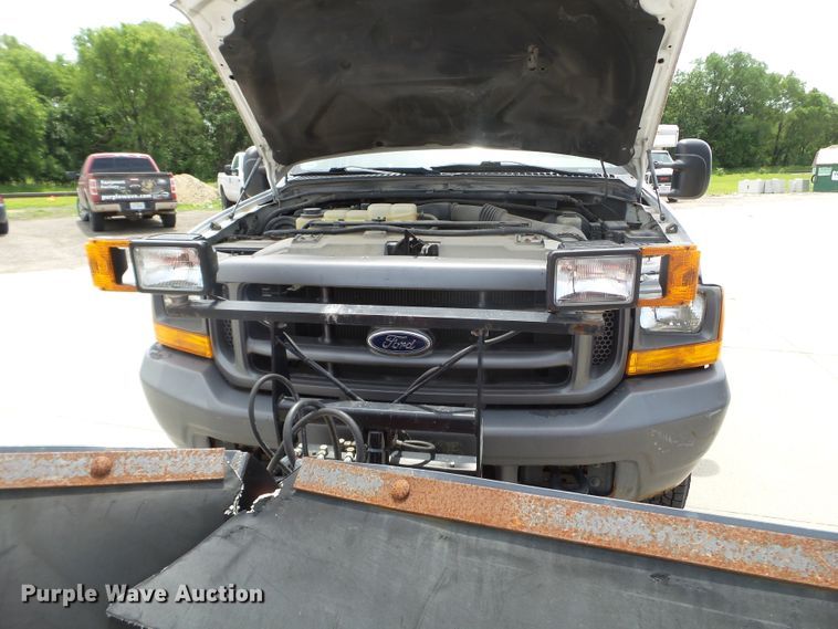 image for item FM9428 2001 Ford F250 Super Duty XL pickup truck